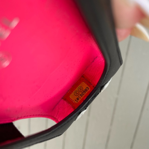 Vintage 2000’s Chanel Cell Phone Case - Picture 6 of 10